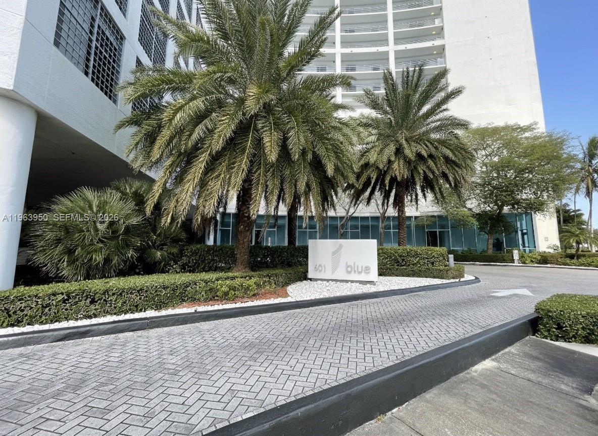 601 NE 36th St # 2109, Miami FL 33137 photo 2