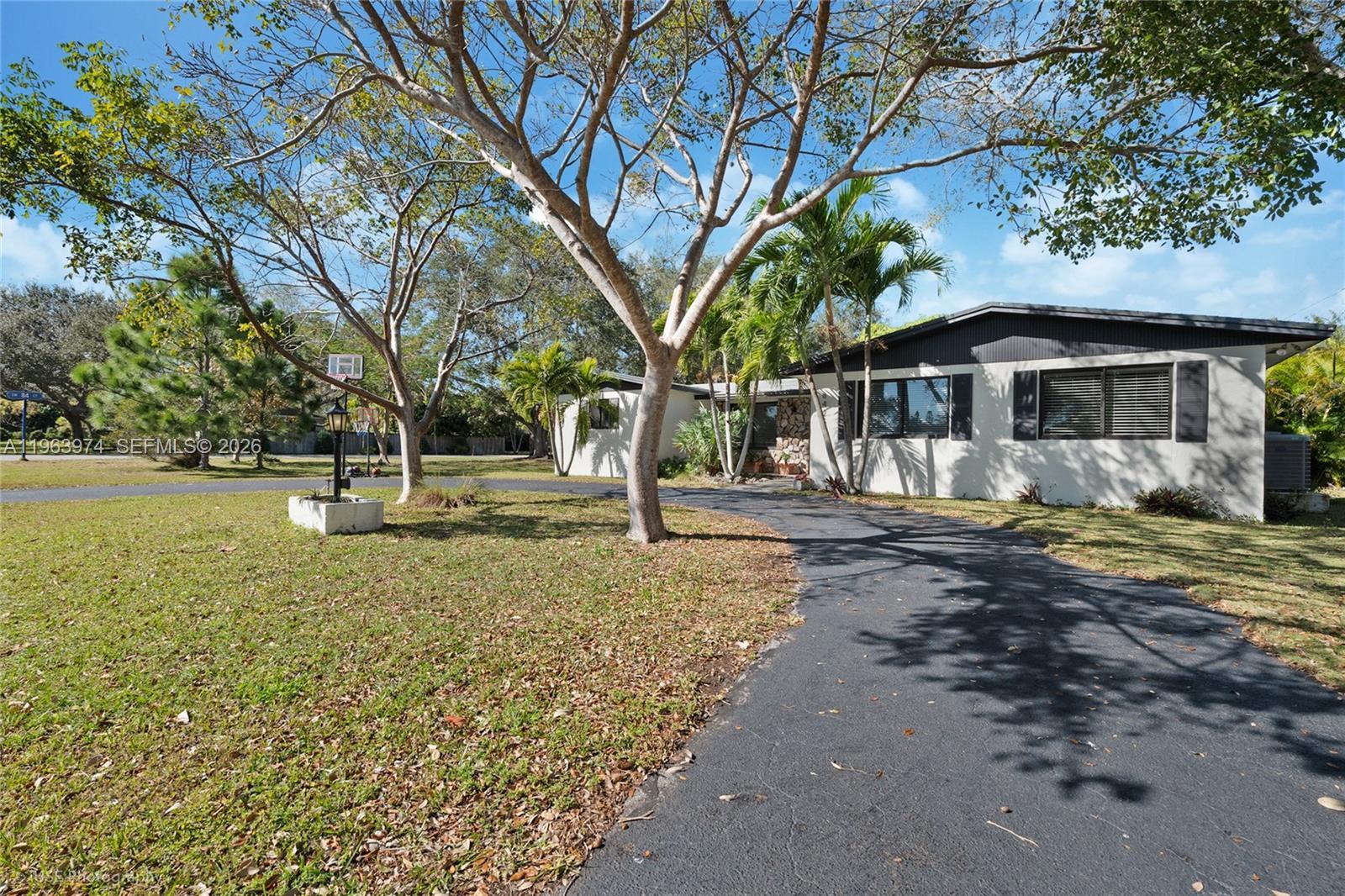8425 SW 174th St, Palmetto Bay FL 33157 photo 2