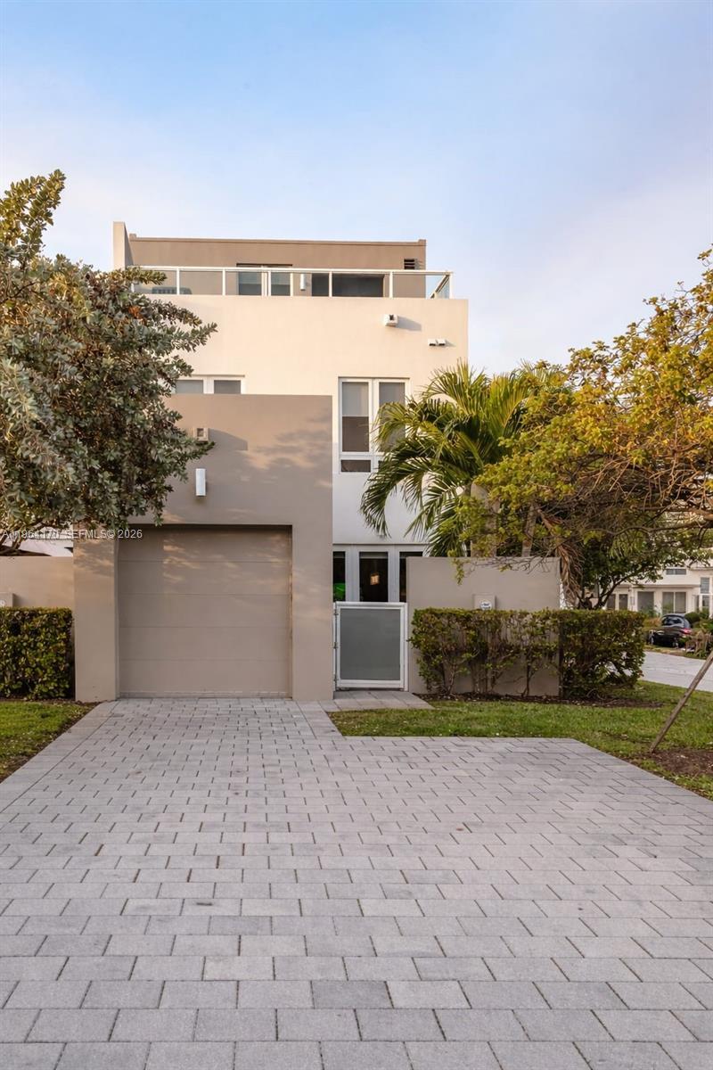 10464 NW 66th St, Doral FL 33178 photo 2