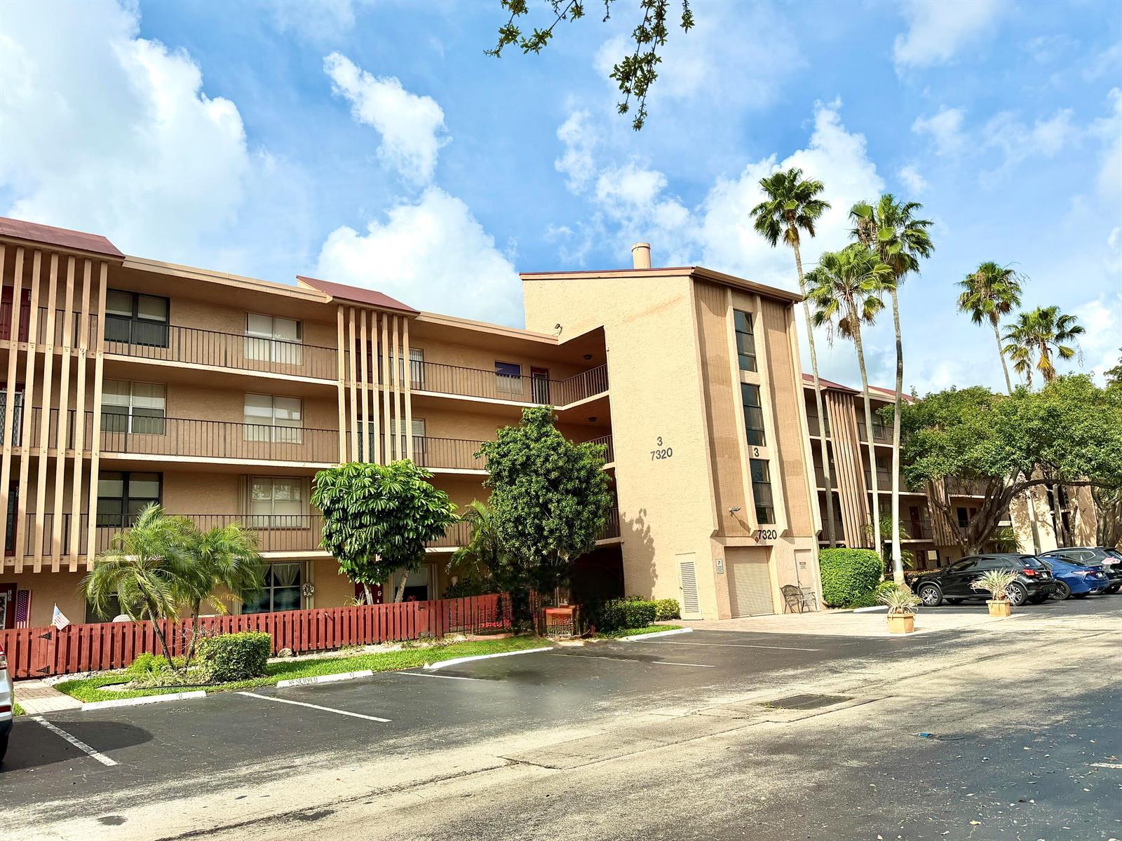 7320 Lake Cir Drive # 204, Margate FL 33063