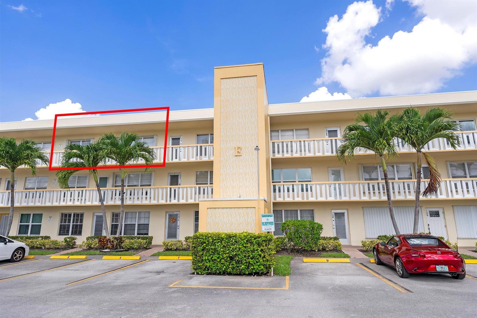 306 Wellington E, West Palm Beach FL 33417 photo 2