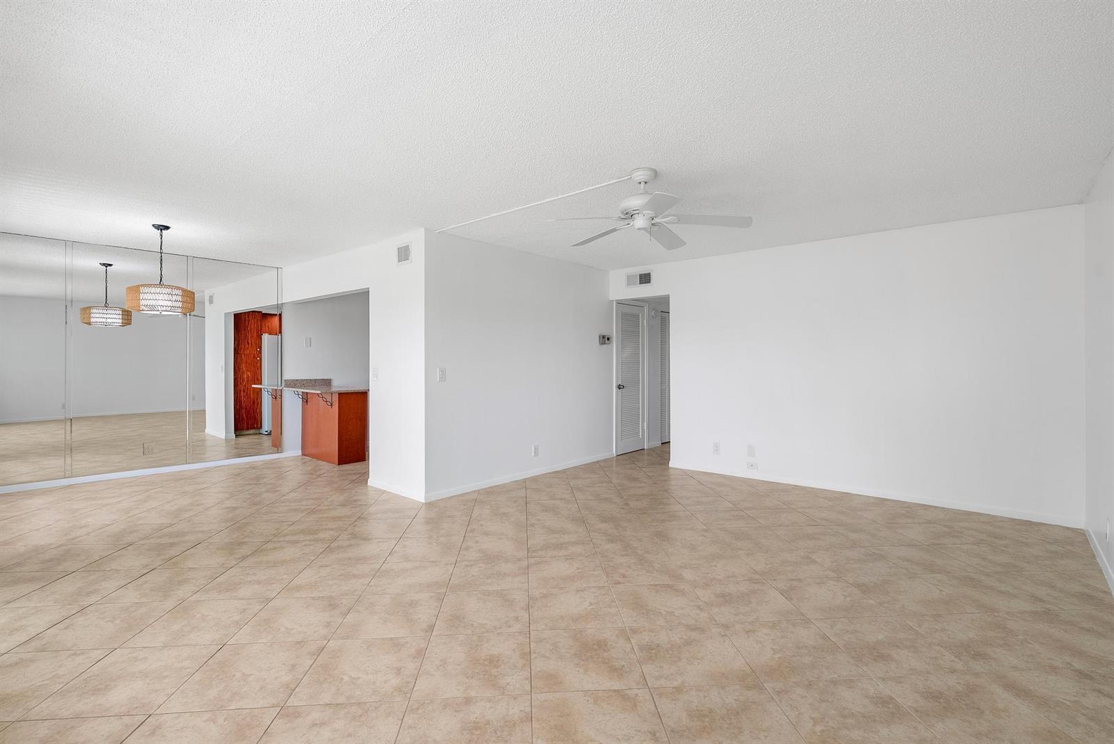 306 Wellington E, West Palm Beach FL 33417 photo 3