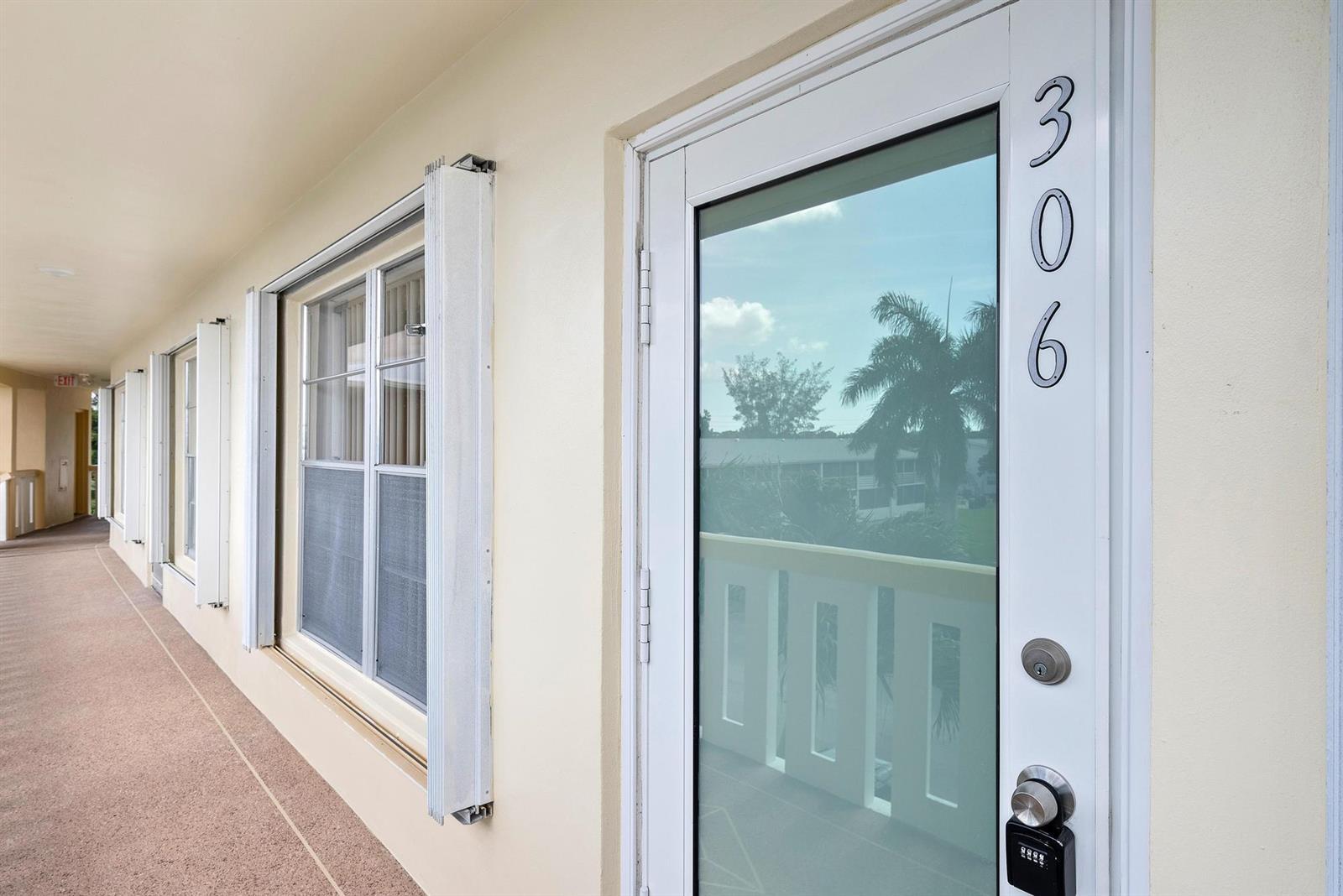 306 Wellington E, West Palm Beach FL 33417