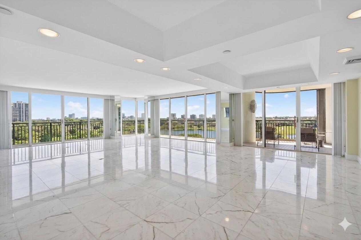 2427 Presidential Way # 803, West Palm Beach FL 33401