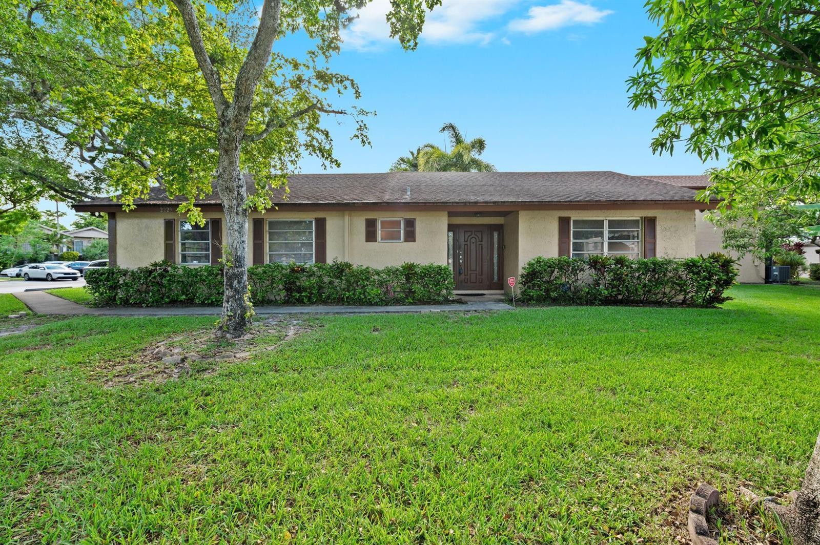 2229 Nova Village Drive, Davie FL 33317