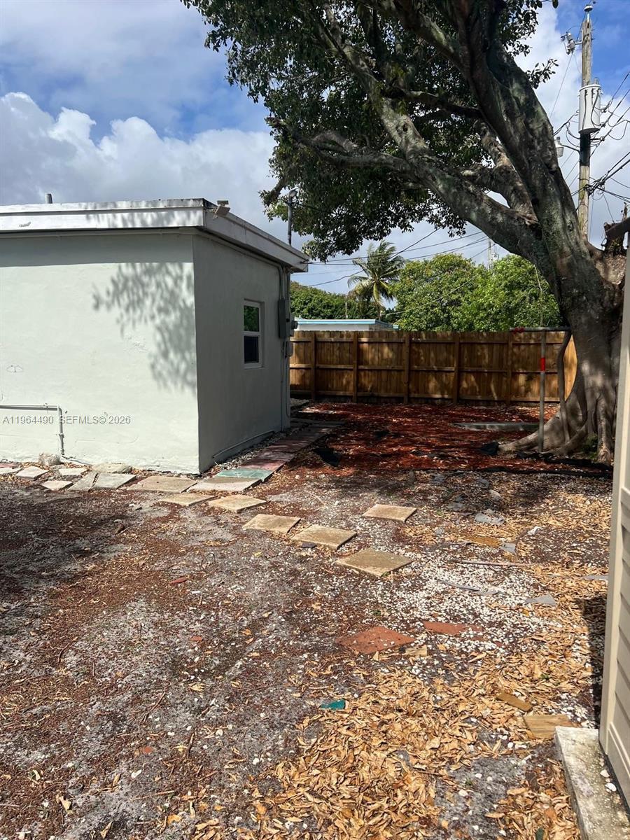 2561 NW 18th Ct, Fort Lauderdale FL 33311 photo 3