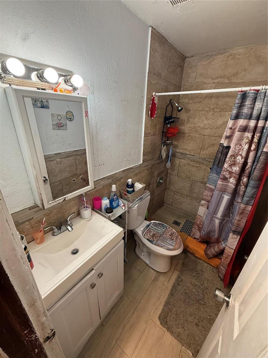 1028 NW 24th Street, Miami FL 33127 photo 2