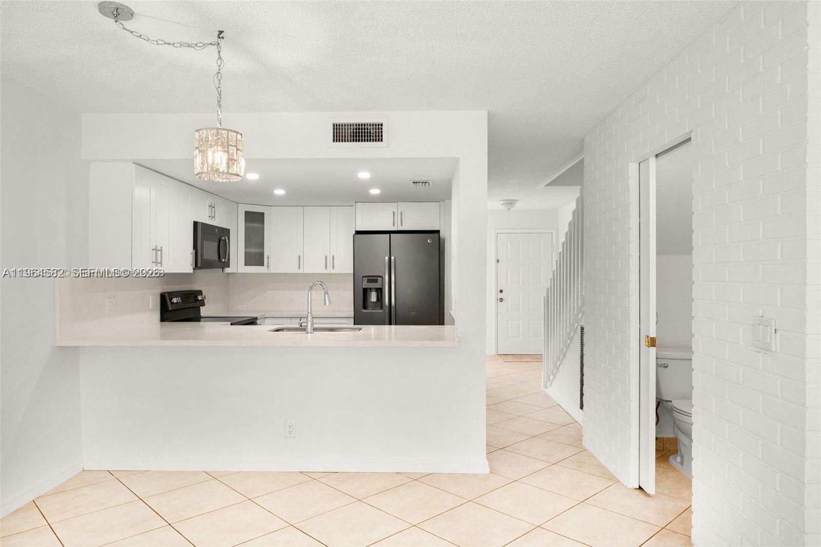 7041 SW 42nd Pl, Davie FL 33314