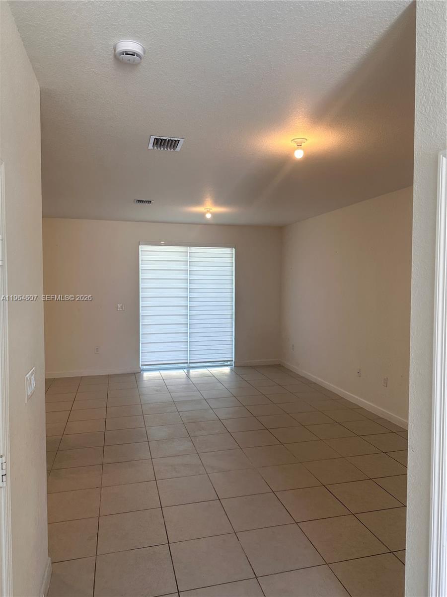 623 SE 13th St Cir, Homestead FL 33034 photo 3