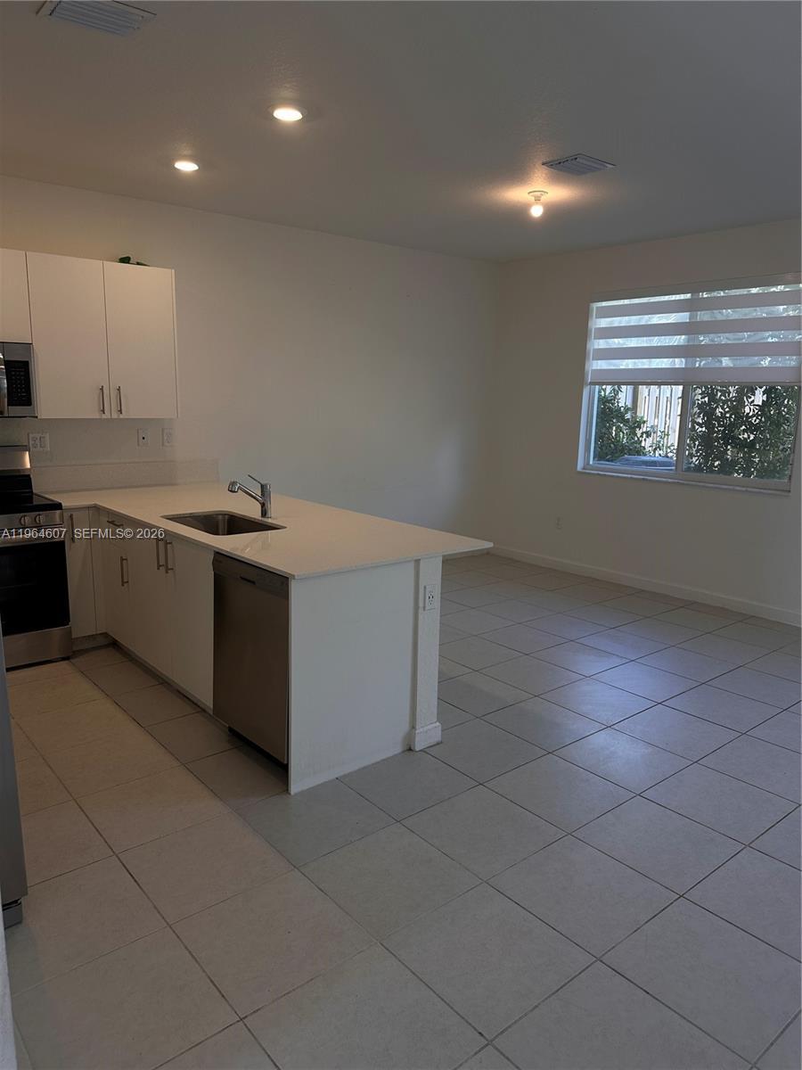 623 SE 13th St Cir, Homestead FL 33034 photo 4