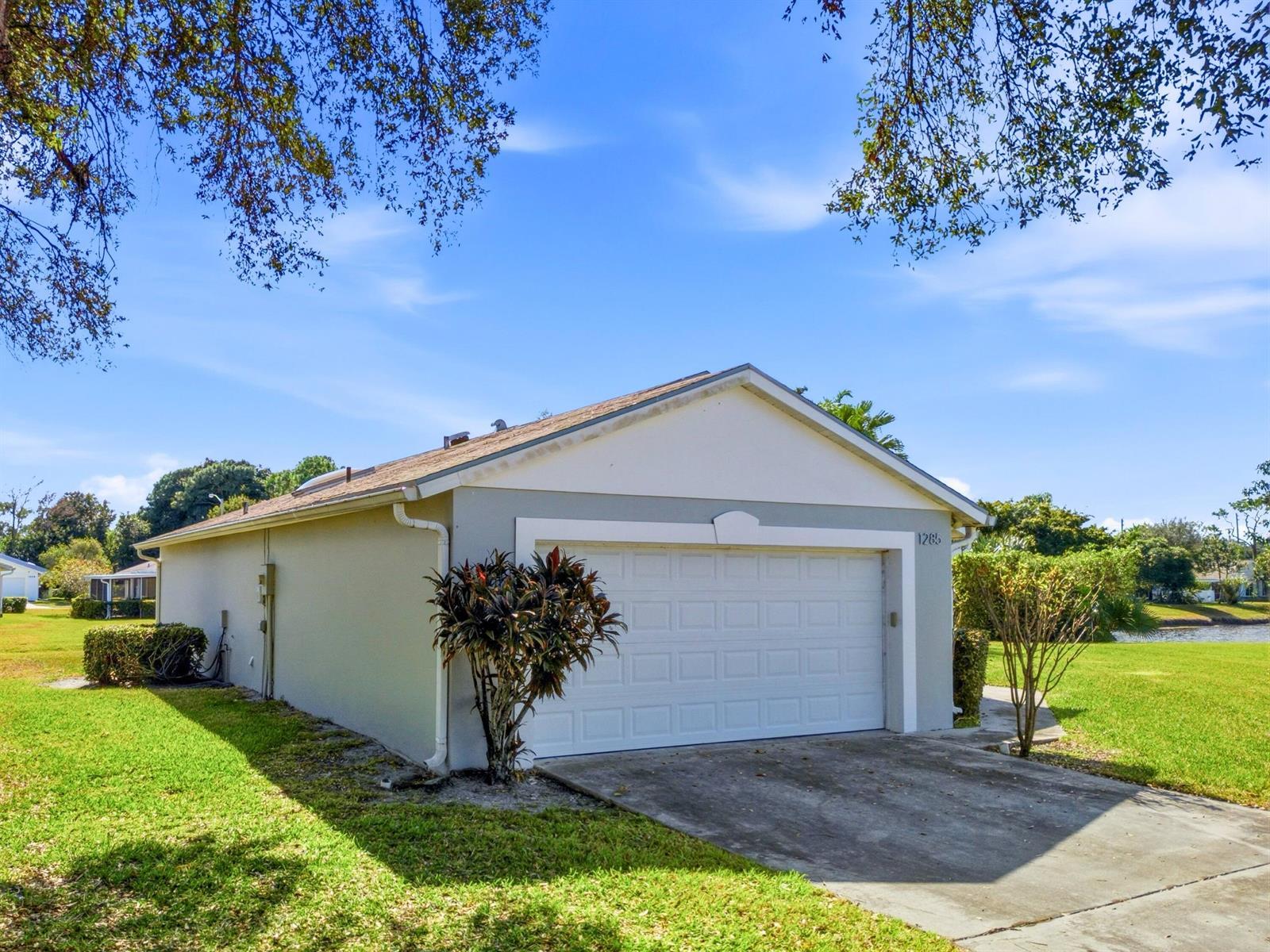 1285 Green Pine Boulevard, West Palm Beach FL 33409 photo 4
