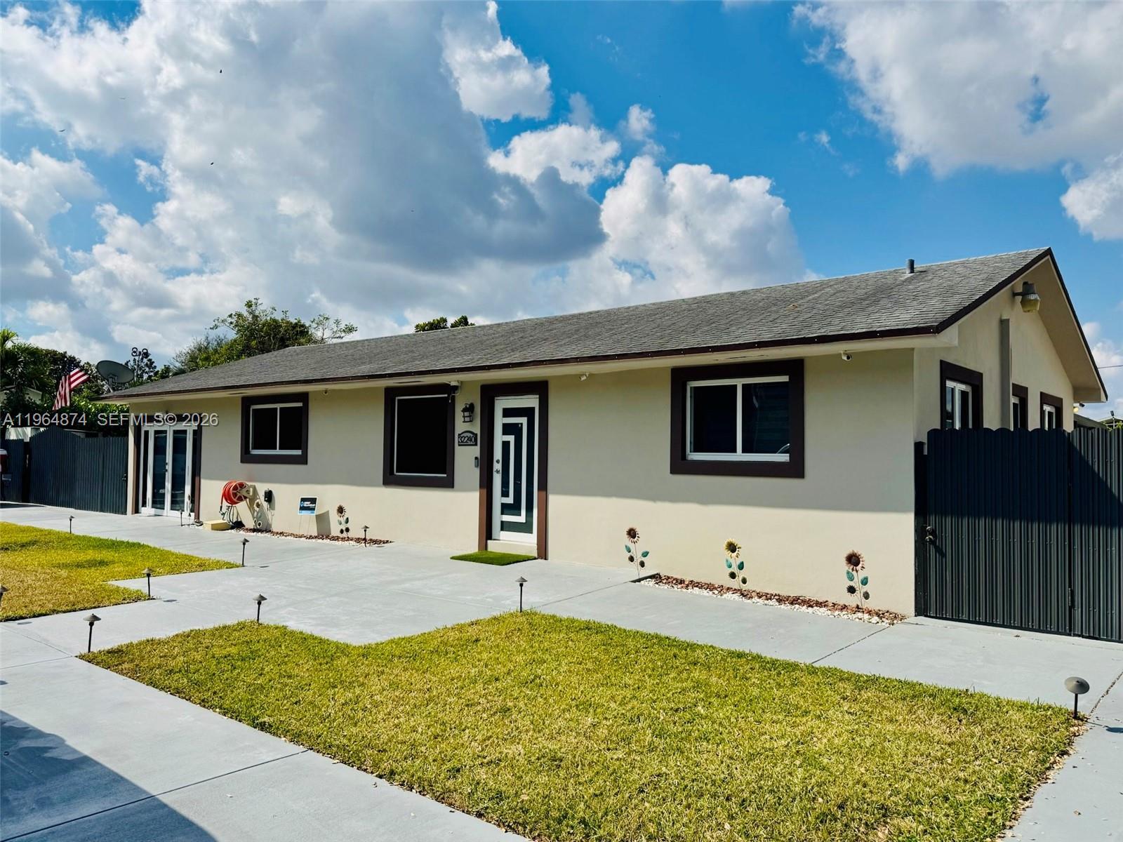 32240 SW 199th Ave, Homestead FL 33030 photo 2