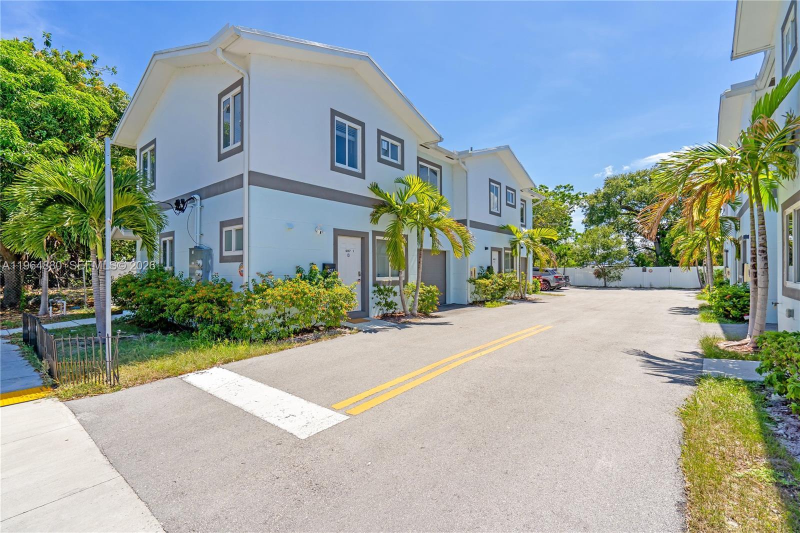 507 NW 8th Ave #1, Fort Lauderdale FL 33311 photo 2