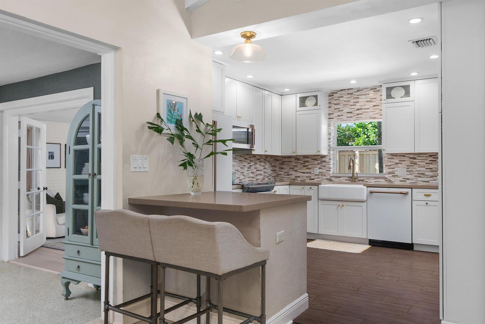 2740 NE 27th Court, Fort Lauderdale FL 33306 photo 4
