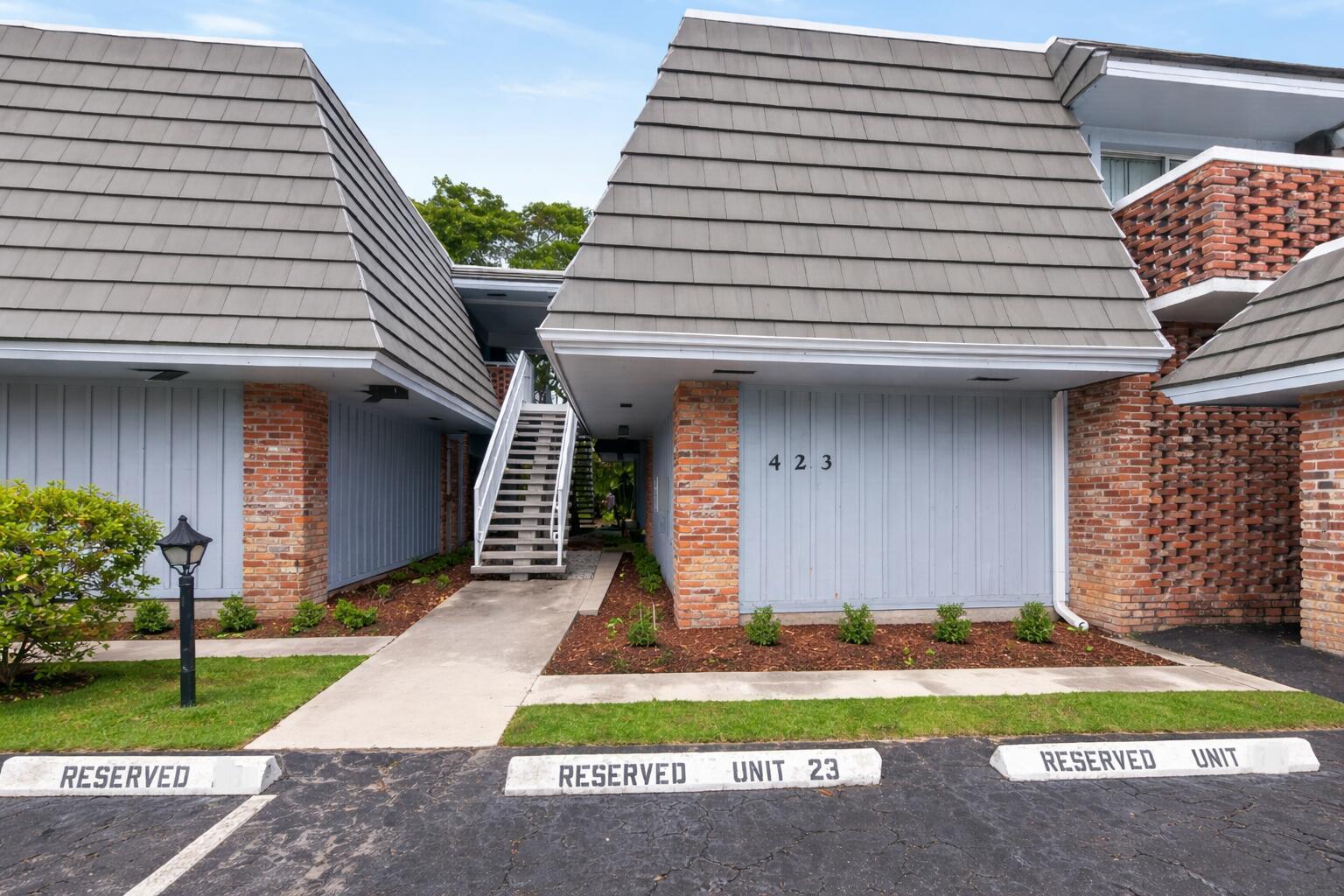 423 Pine Tree Court # 23, Atlantis FL 33462