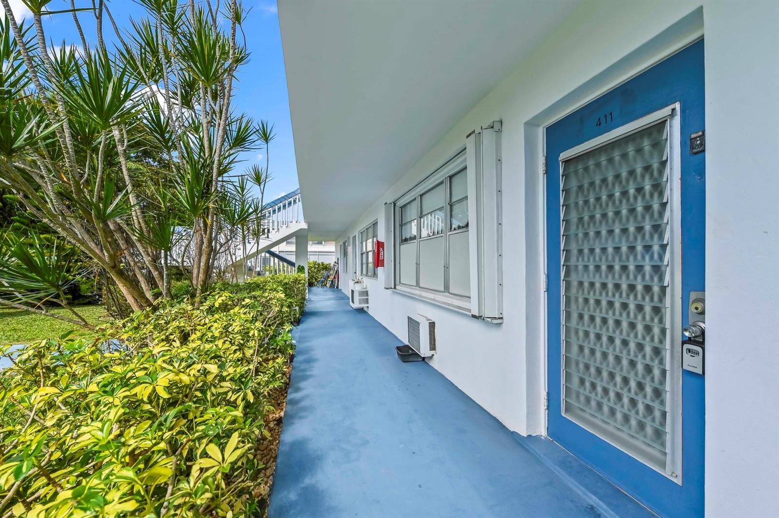 411 Durham, Deerfield Beach FL 33442 photo 2