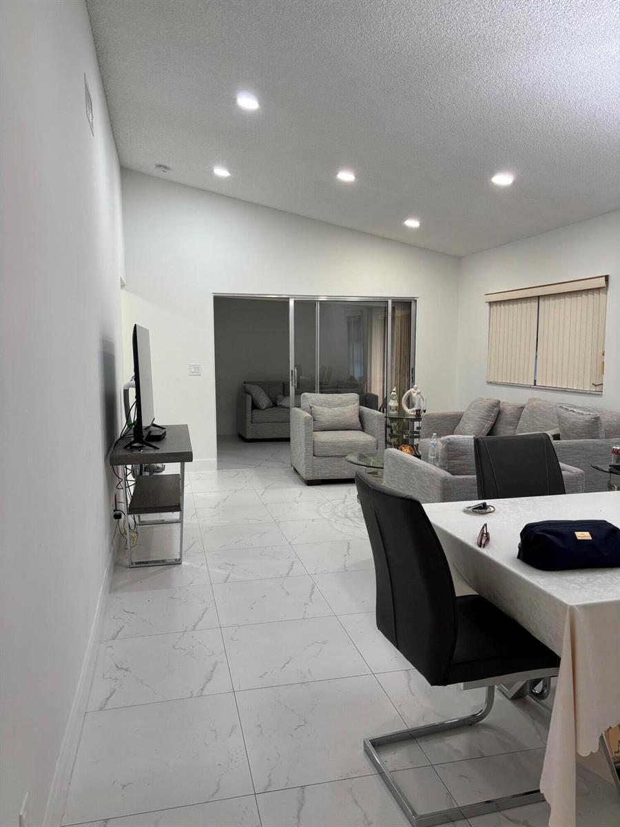 8065 Springtree Road, Boca Raton FL 33496 photo 2