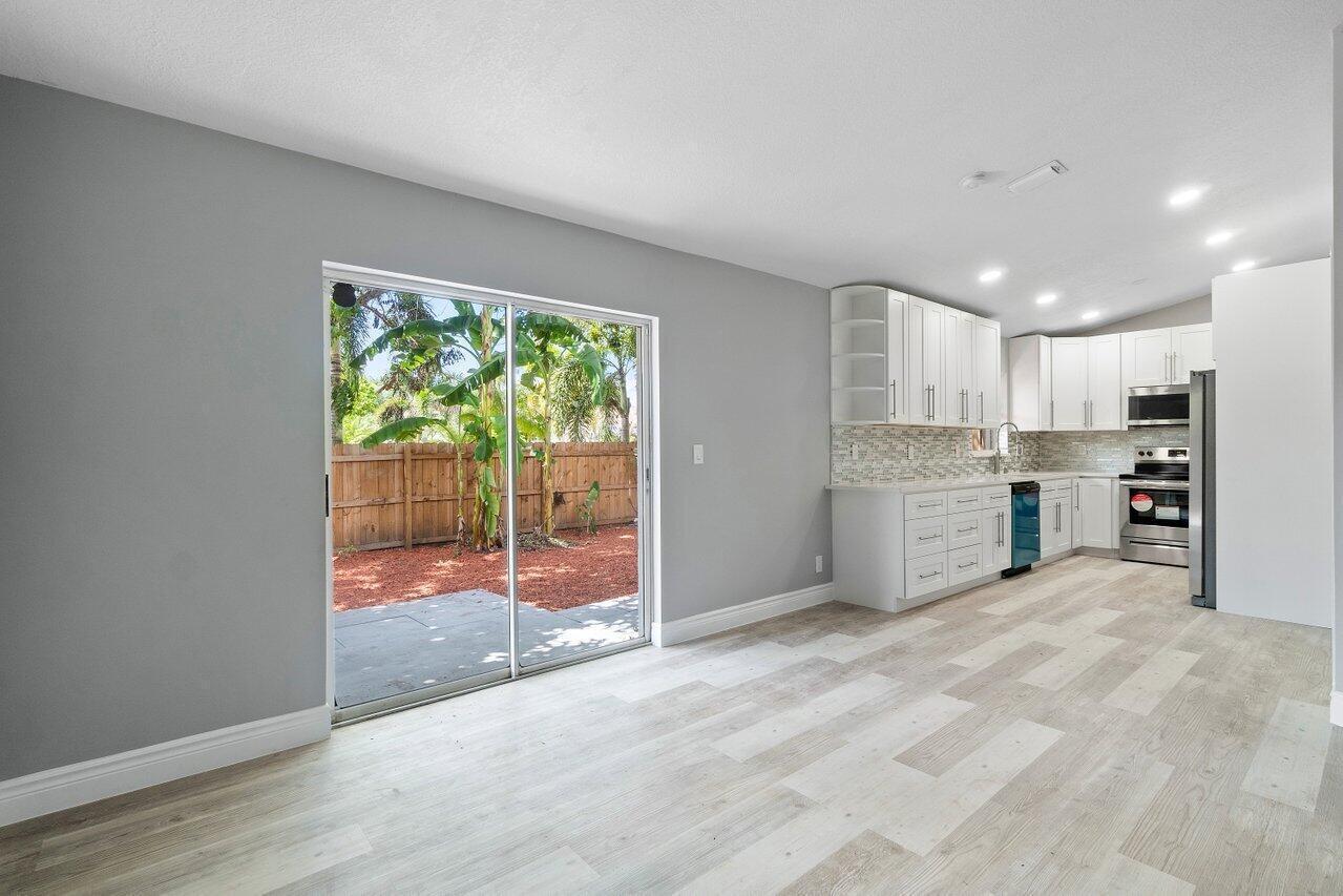 5213 Blueberry Hill Avenue, Lake Worth FL 33463 photo 4