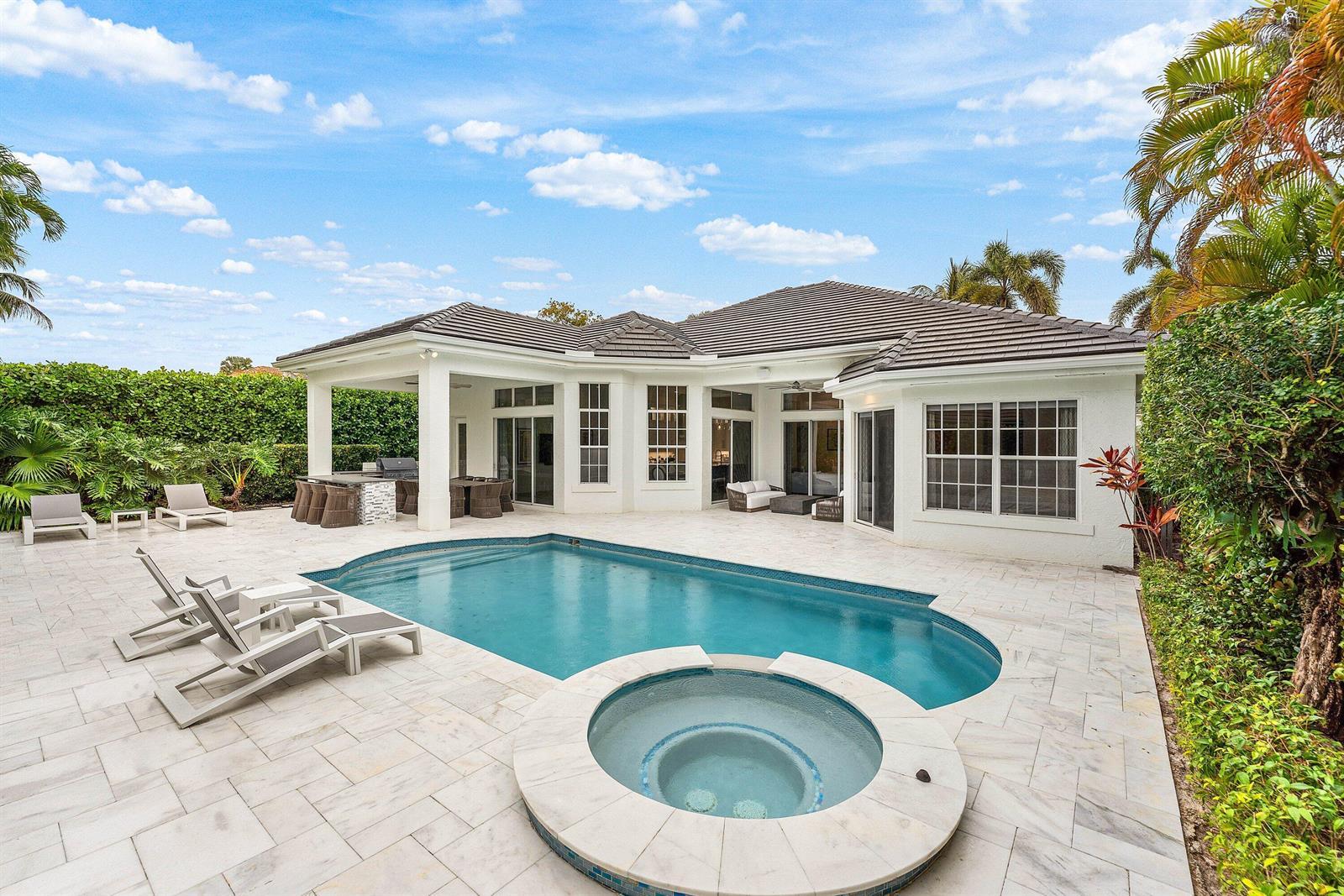 132 Pembroke Drive, Palm Beach Gardens FL 33418 photo 2
