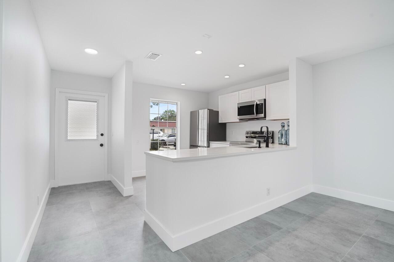 737 Nantucket Circle # B, Lake Worth FL 33467 photo 2