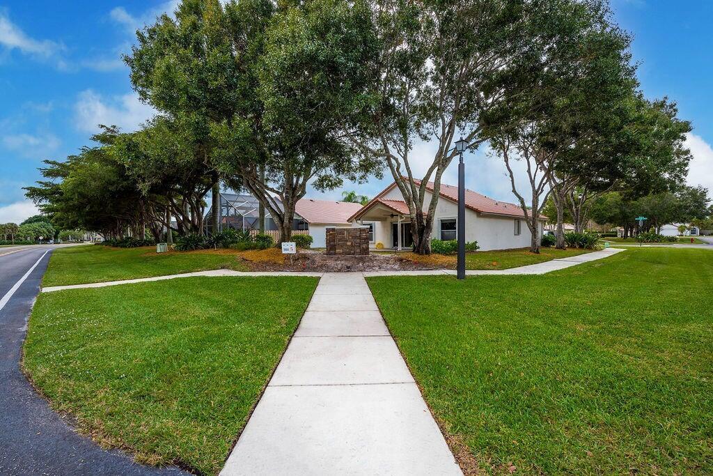 1975 Oak Berry Circle, Wellington FL 33414 photo 2
