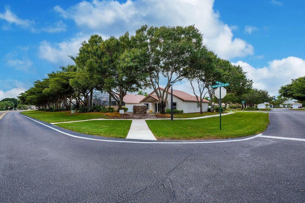 1975 Oak Berry Circle, Wellington FL 33414