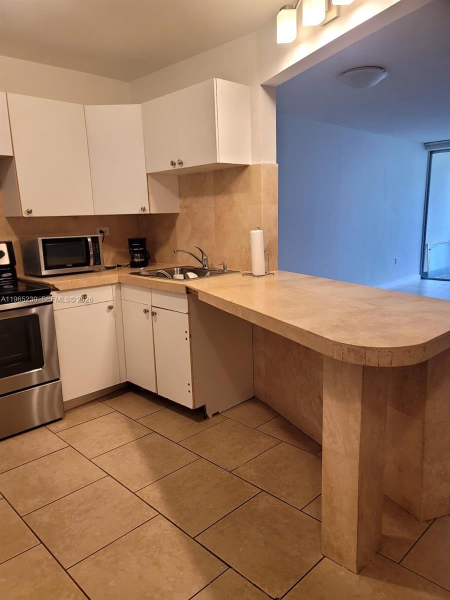 1690 NE 191st St # 1, Miami FL 33179 photo 4