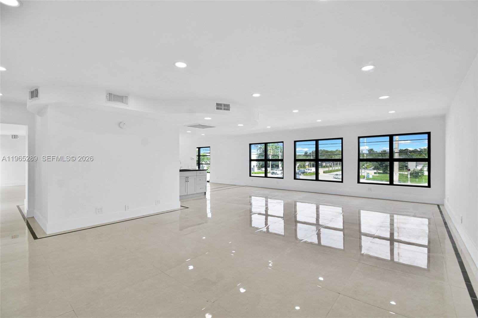 2990 Griffin Rd # 203, Dania Beach FL 33312 photo 3