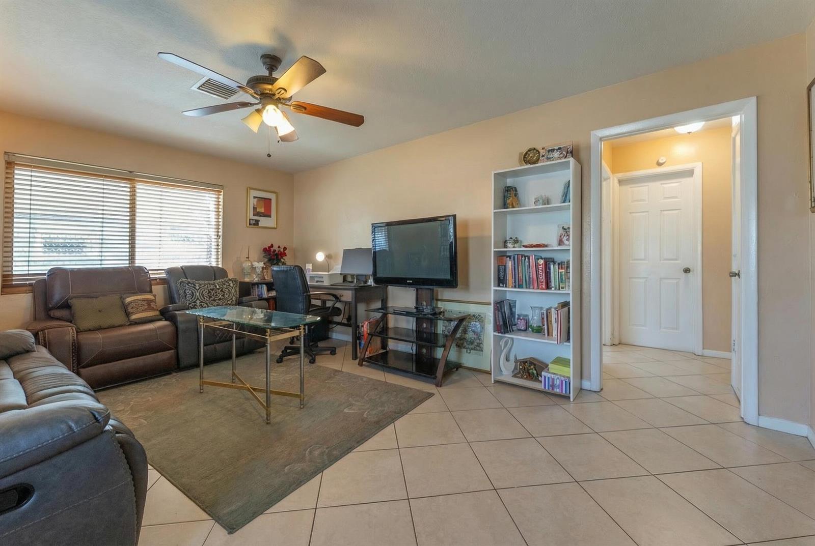 137 W 34th Street, Riviera Beach FL 33404 photo 5