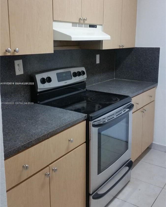 North Miami Beach, FL 33162 photo 3
