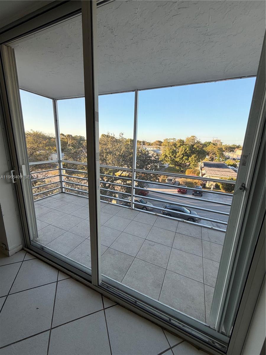 1830 Dixieanna St # 406, Hollywood FL 33020 photo 2