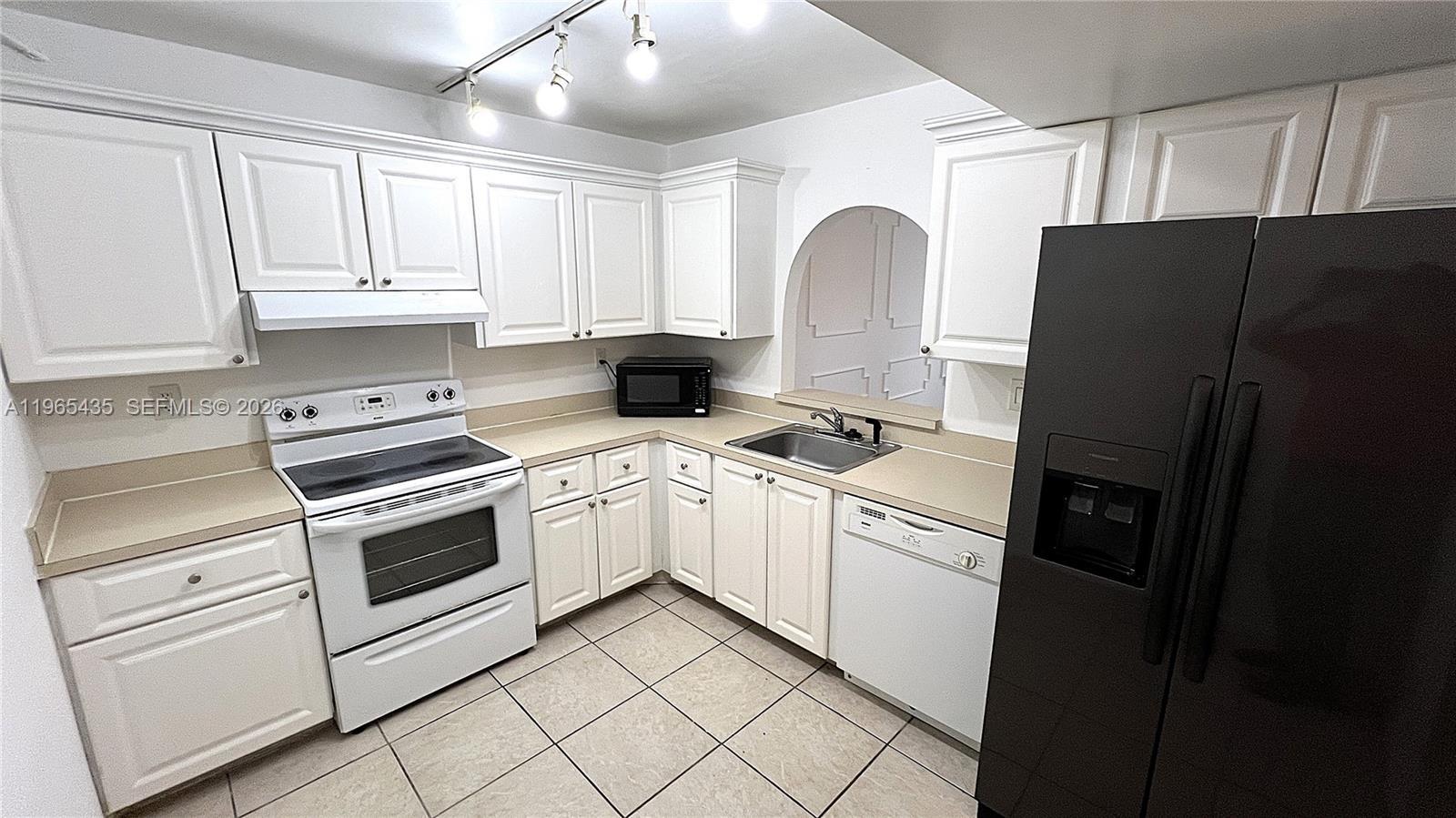 711 N Pine Island Rd # 211, Plantation FL 33324 photo 4