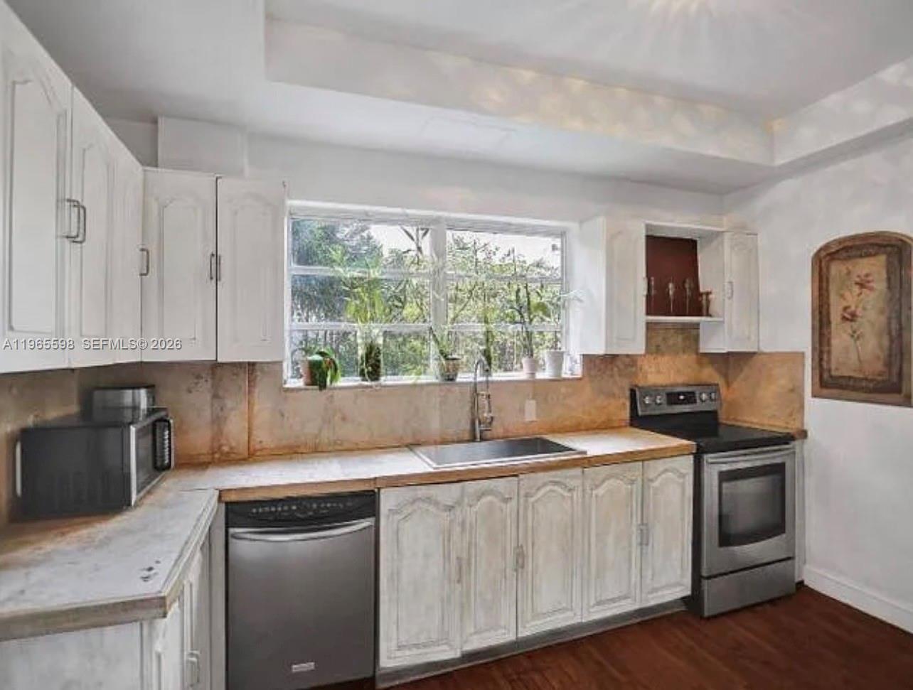 1107 Alhambra Cir, Coral Gables FL 33134 photo 2