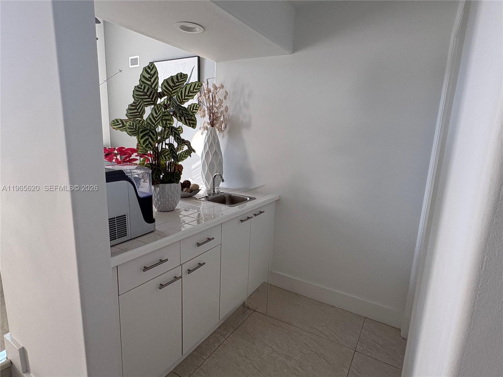 935 NW 203rd Ave, Pembroke Pines FL 33029 photo 4