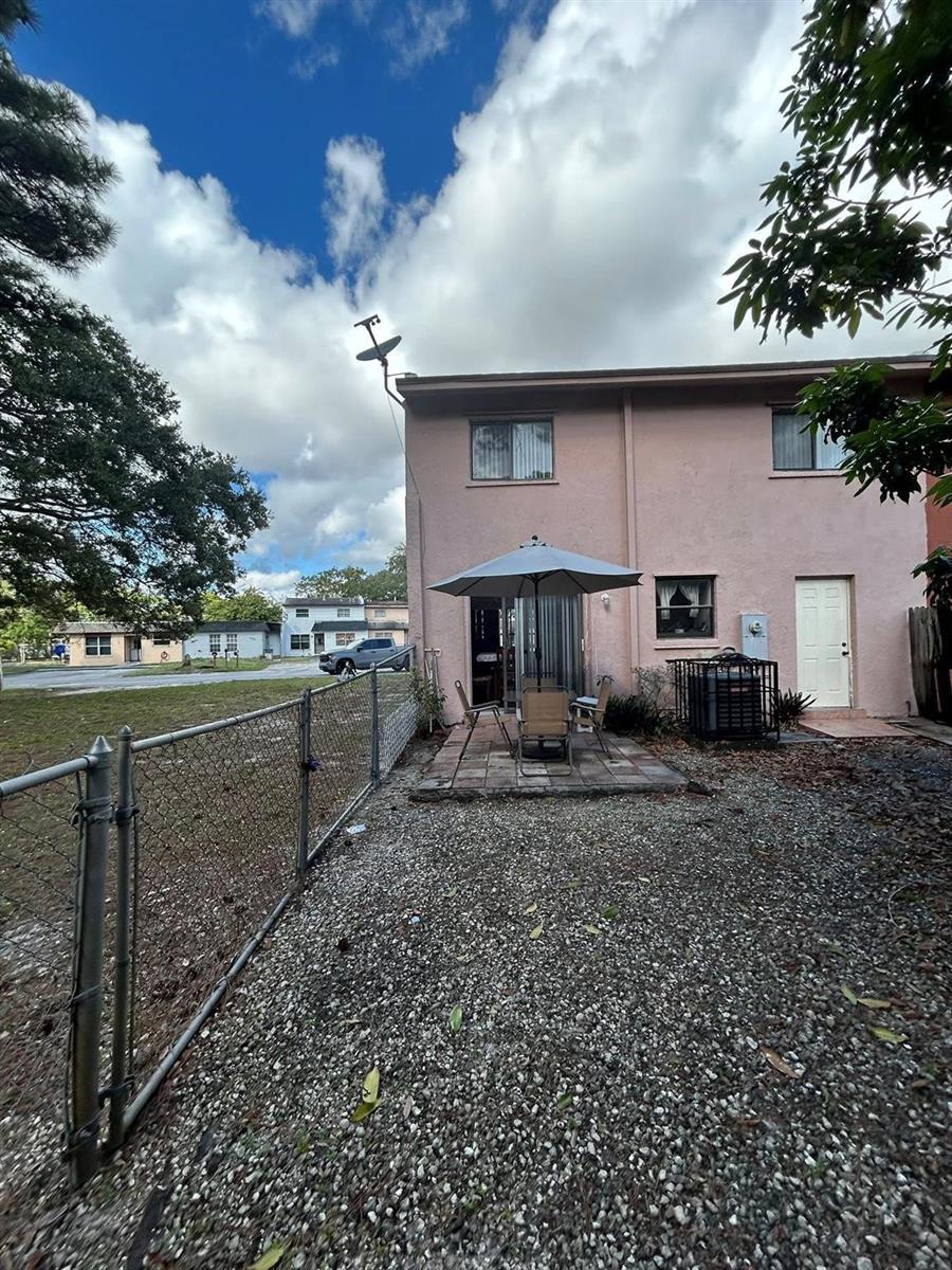 21016 NW 39th Avenue, Miami Gardens FL 33055 photo 2