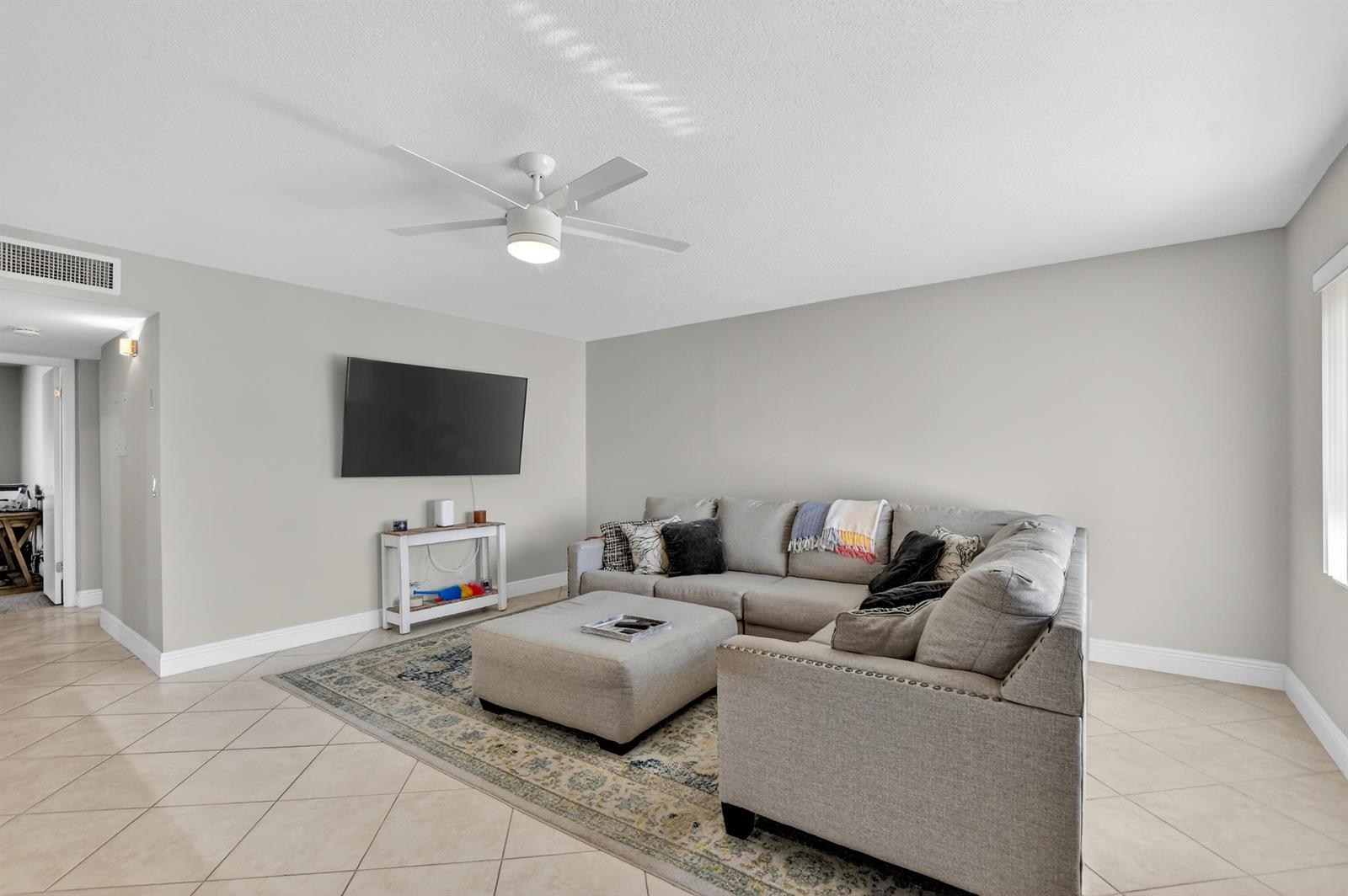 805 Flanders Q # 805, Delray Beach FL 33484 photo 5