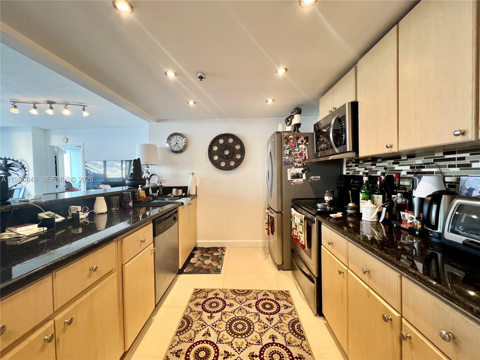 7601 E Treasure Dr # 1817, North Bay Village FL 33141 photo 4