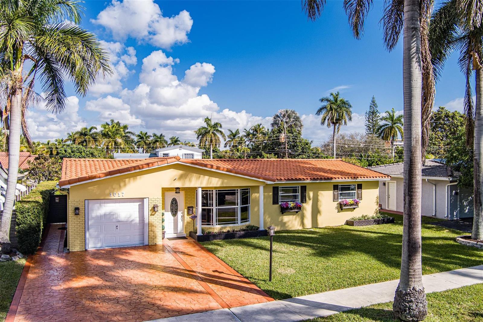1017 NE 4th Street, Hallandale Beach FL 33009 photo 2