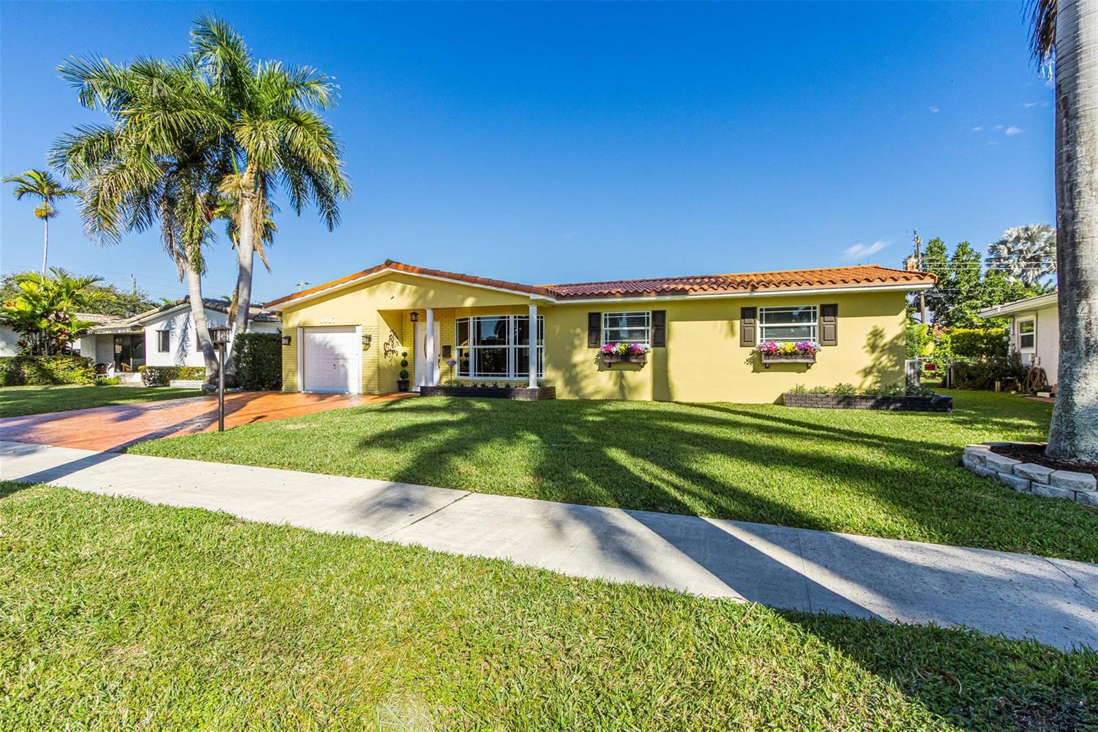 1017 NE 4th Street, Hallandale Beach FL 33009 photo 3
