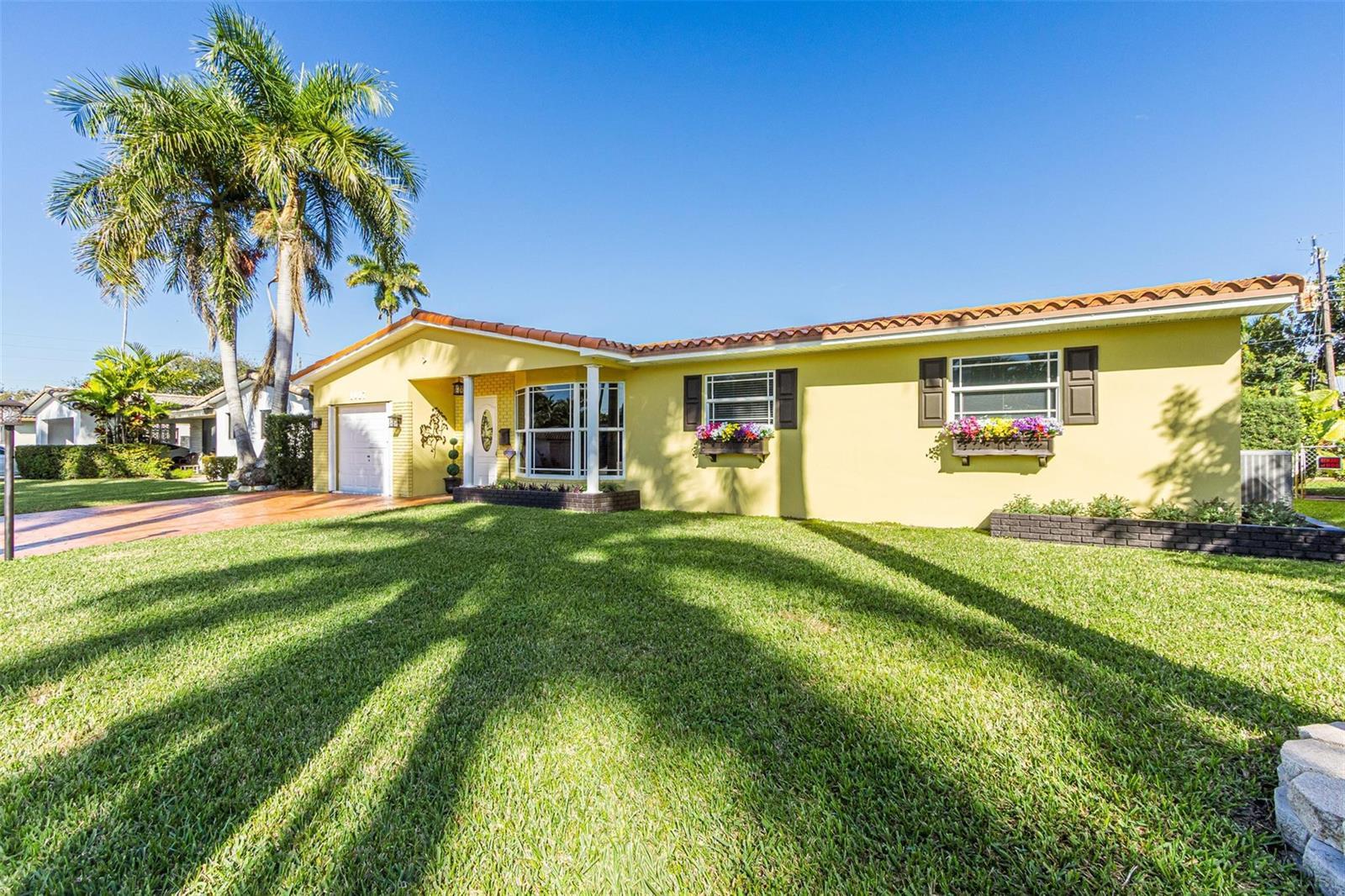 1017 NE 4th Street, Hallandale Beach FL 33009 photo 4