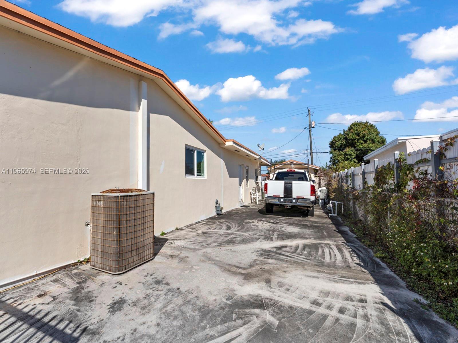655 W 70th Pl, Hialeah FL 33014 photo 5