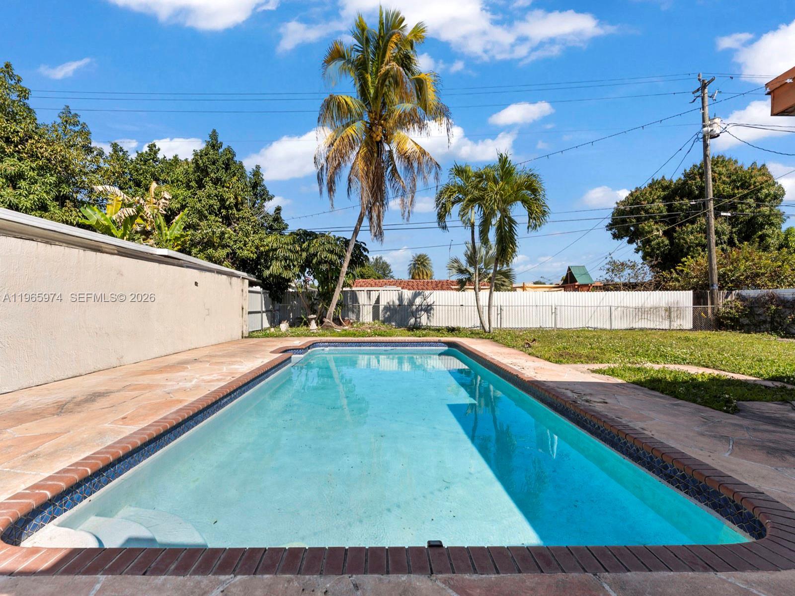 655 W 70th Pl, Hialeah FL 33014 photo 4