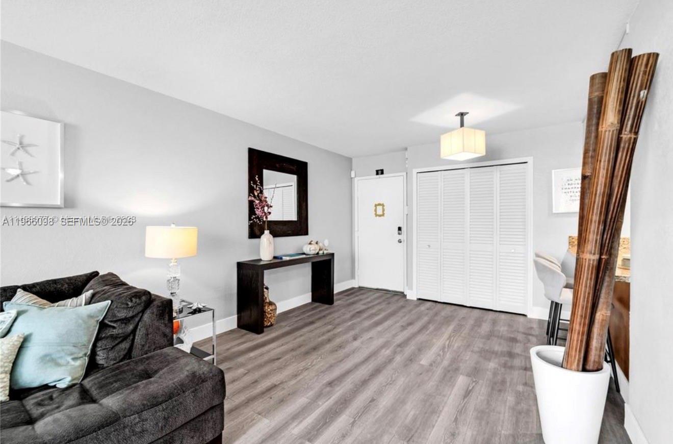 830 NW 87th Ave # 303, Miami FL 33172 photo 3