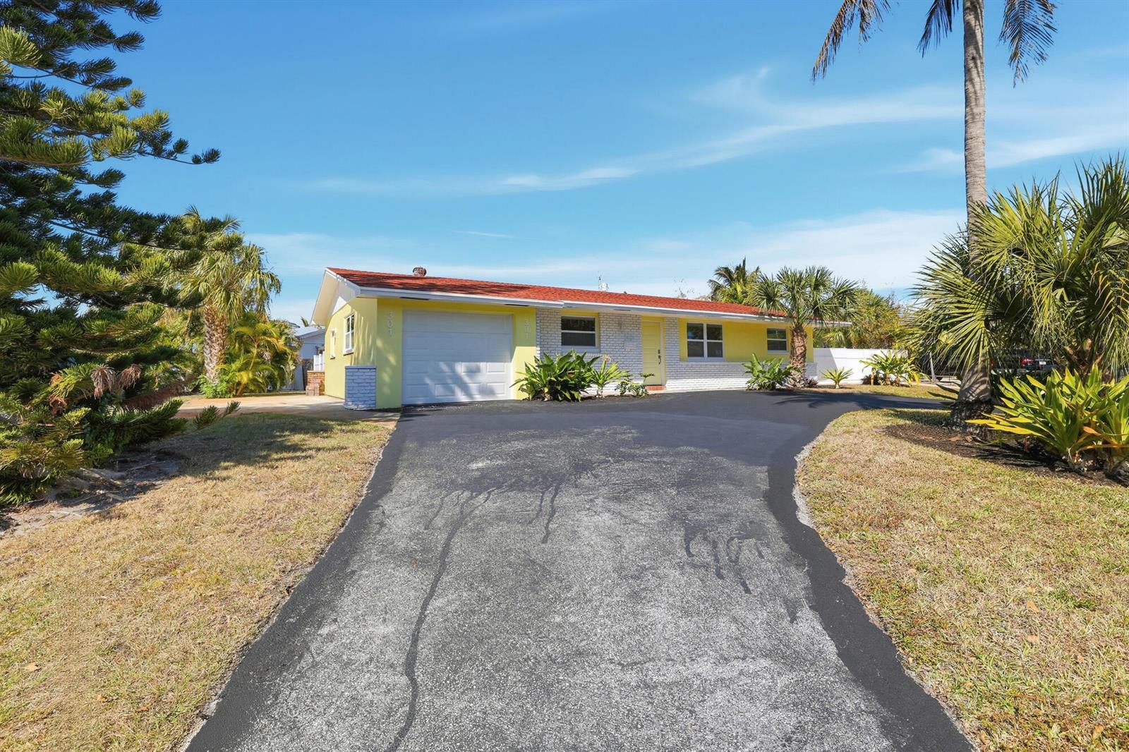 301 Wilma Circle, Riviera Beach FL 33404 photo 3