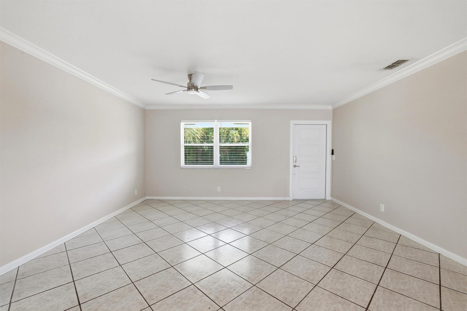 301 Wilma Circle, Riviera Beach FL 33404 photo 4
