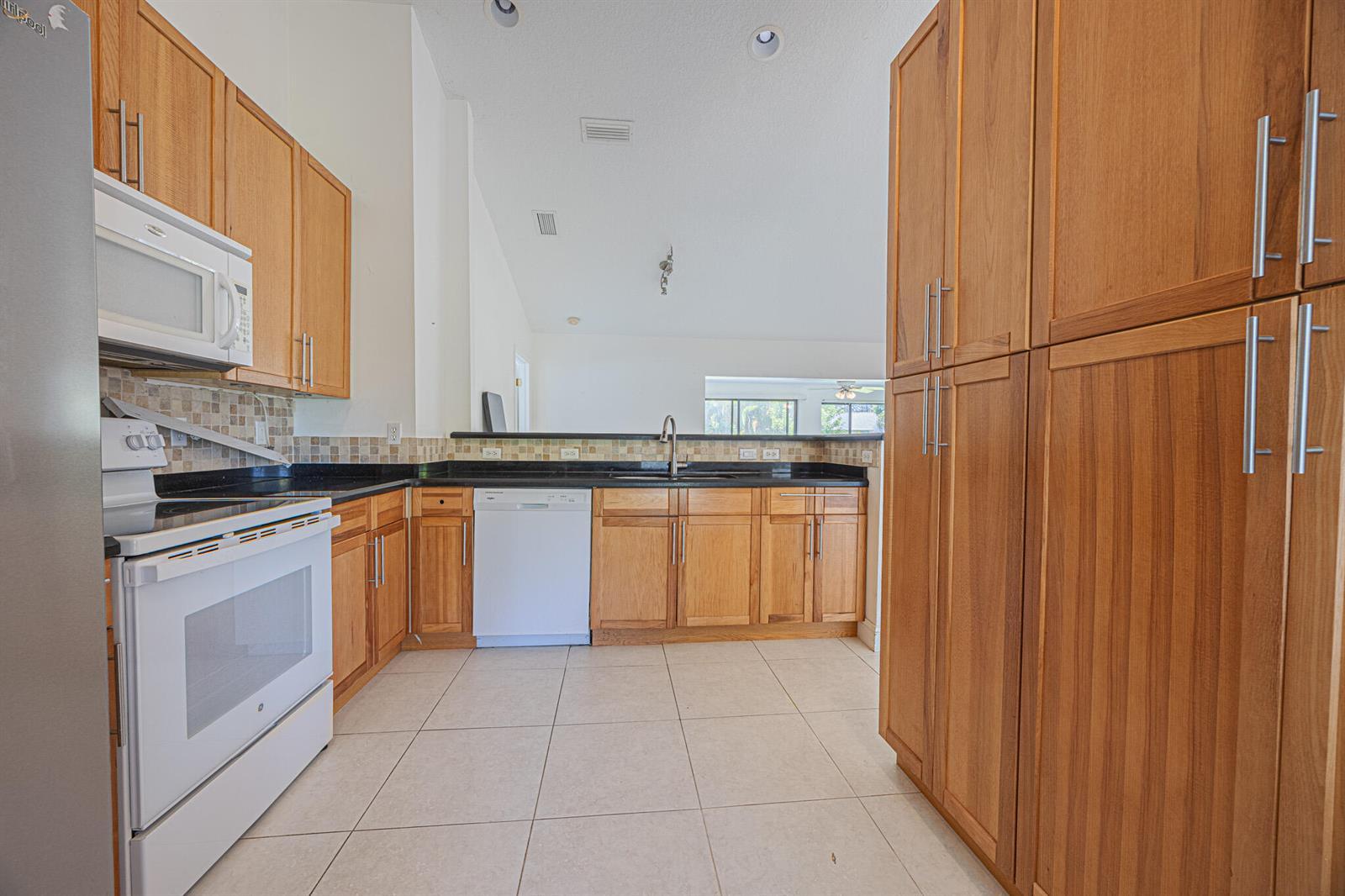 9453 Burlington Place, Boca Raton FL 33434 photo 3