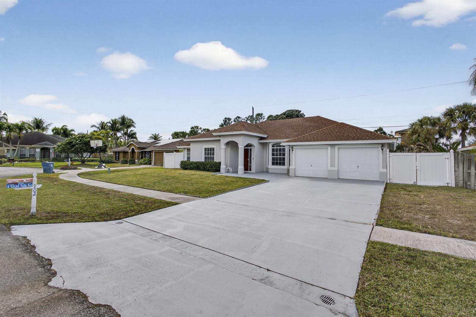 102 Brook Woode Court, Royal Palm Beach FL 33411 photo 4