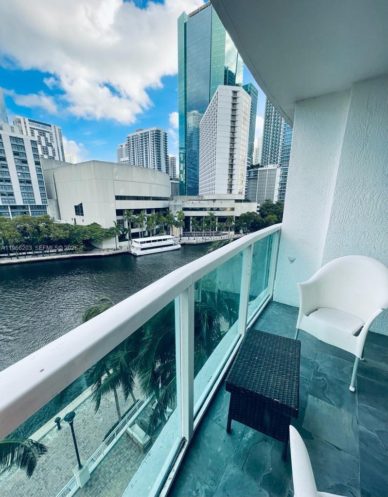 31 SE 5th St # 601, Miami FL 33131 photo 2