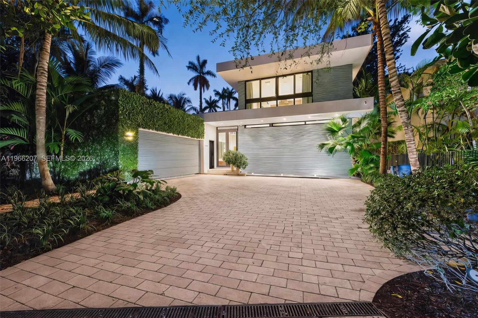 2300 Sunset Dr, Miami Beach FL 33140 photo 2