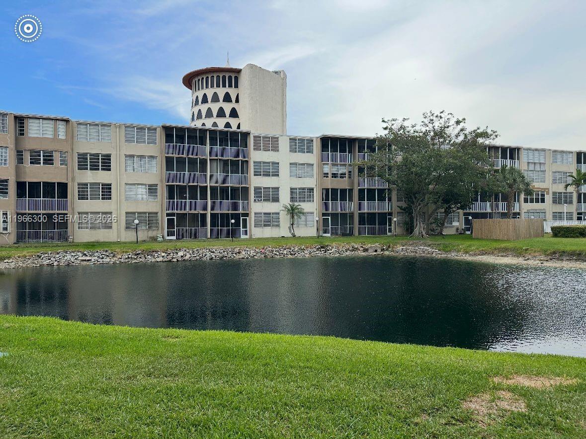1700 NE 191st St # 105, Miami FL 33179